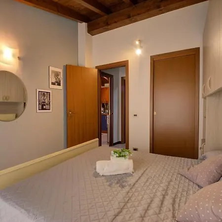 شقة Casa Angolo Della Corte كومو